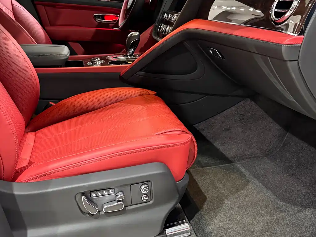 Bentley Bentayga — миниатюра 11