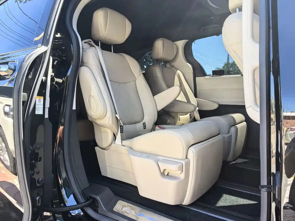 Toyota Sienna — миниатюра 11