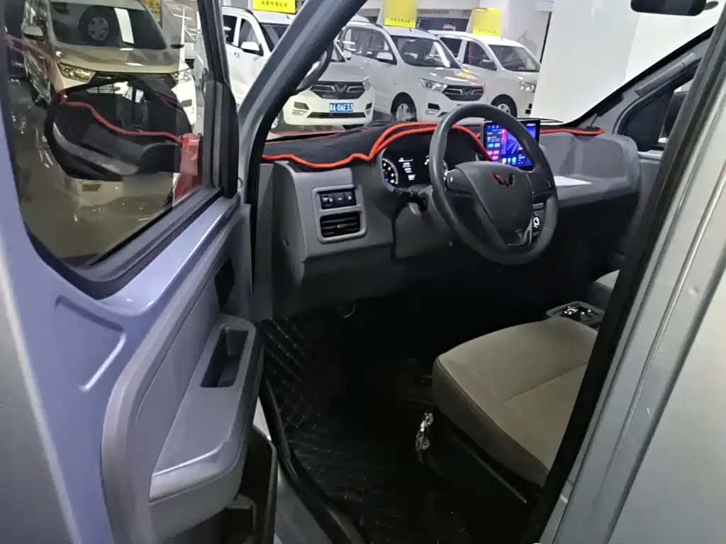 Wuling Yangguang — миниатюра 16