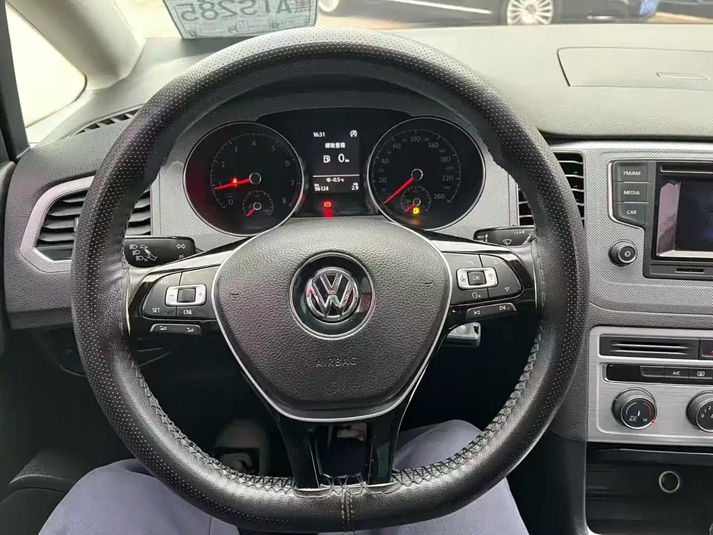 VOLKSWAGEN GOLF*JIAYU