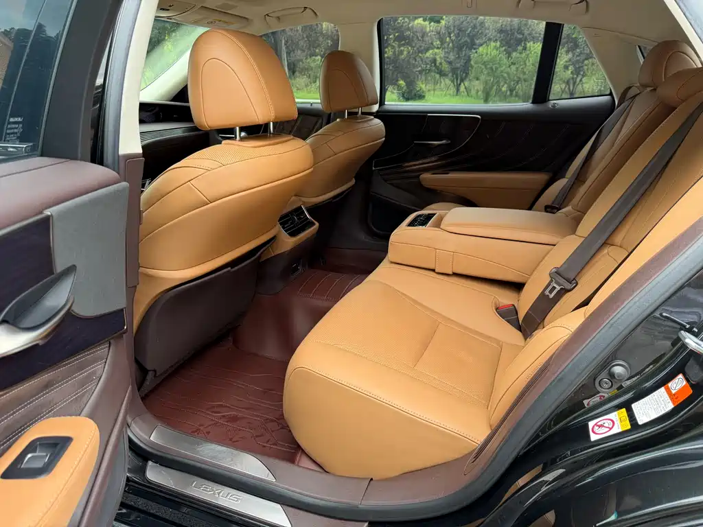 Lexus LS — миниатюра 8