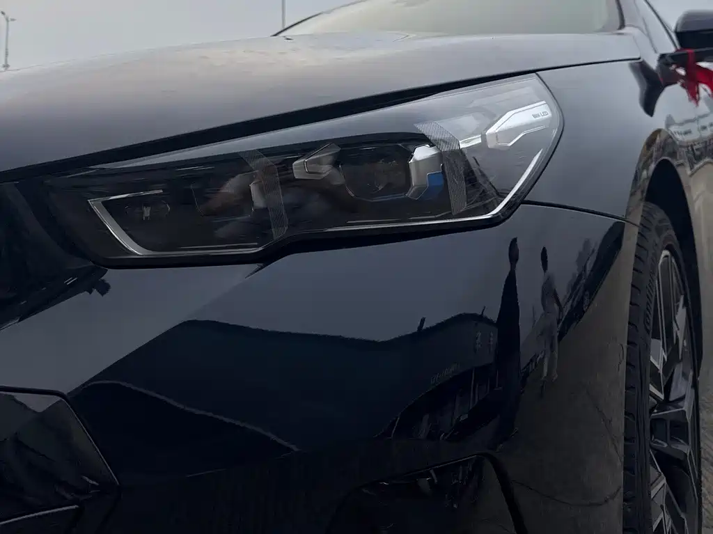 BMW 5 Series — миниатюра 5