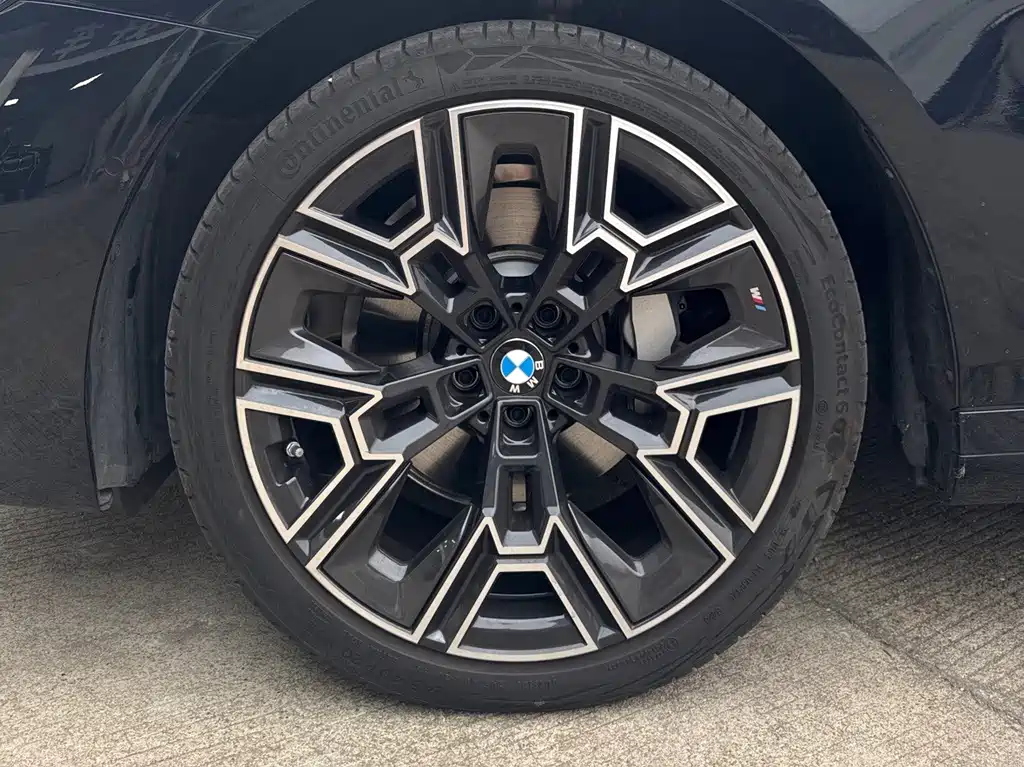 BMW 5 Series — миниатюра 7