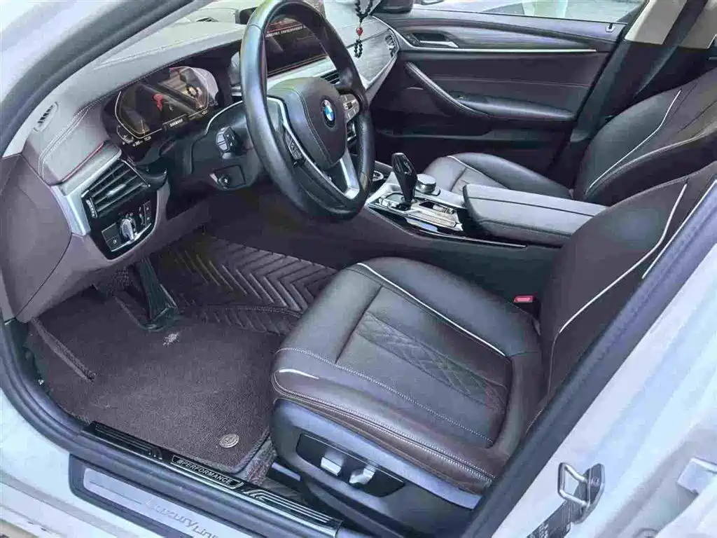 BMW 5 Series — миниатюра 3