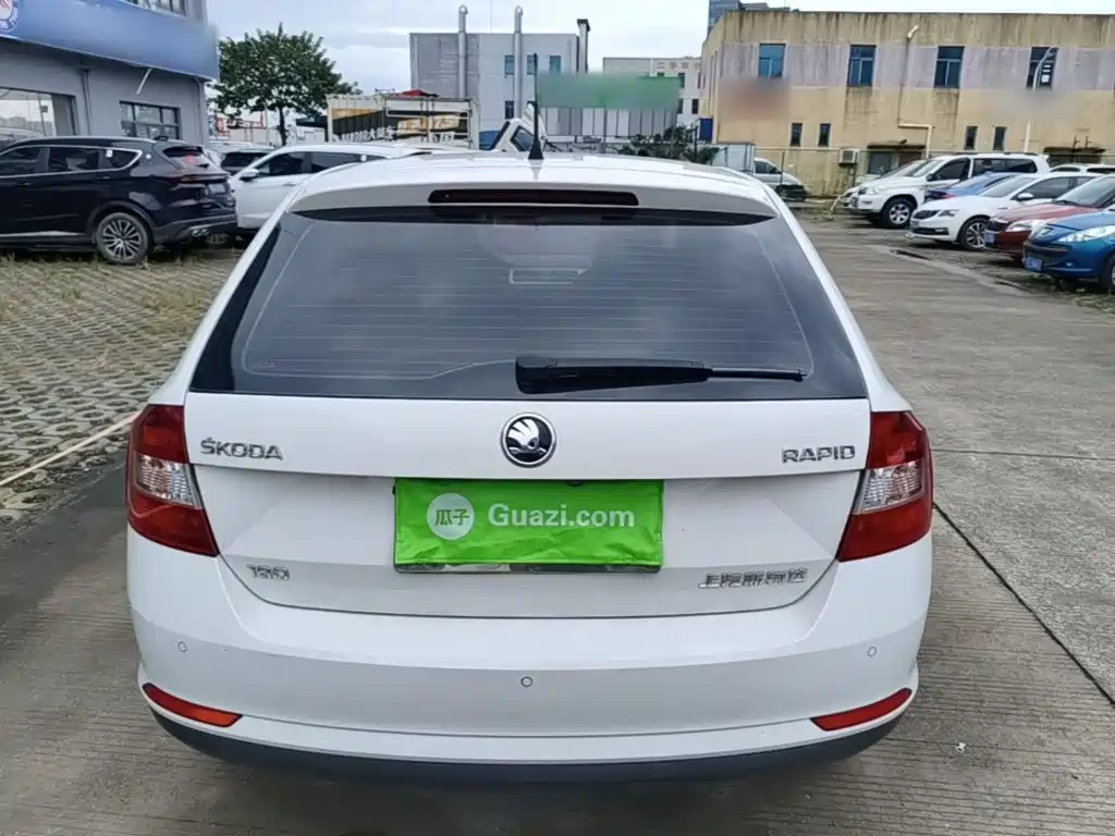 Skoda Rapid Spaceback — миниатюра 6