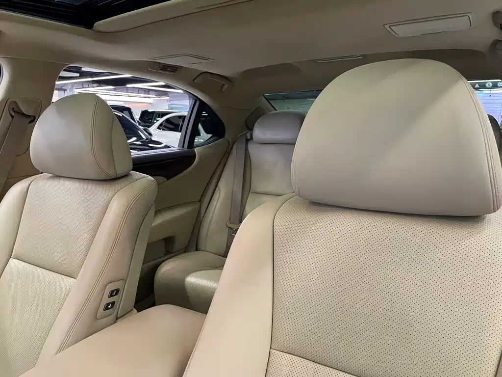 Lexus LS — миниатюра 25