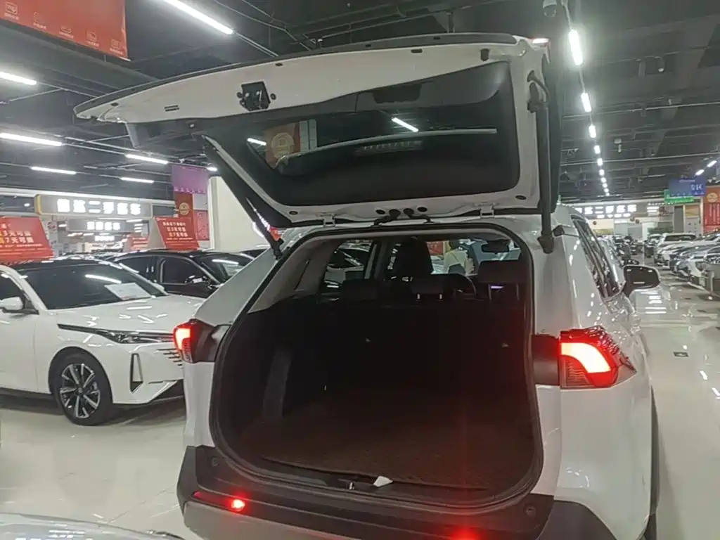 Toyota RAV4 — миниатюра 19