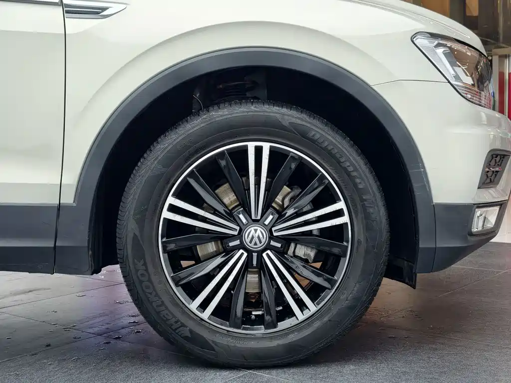 Volkswagen Tiguan L — миниатюра 11