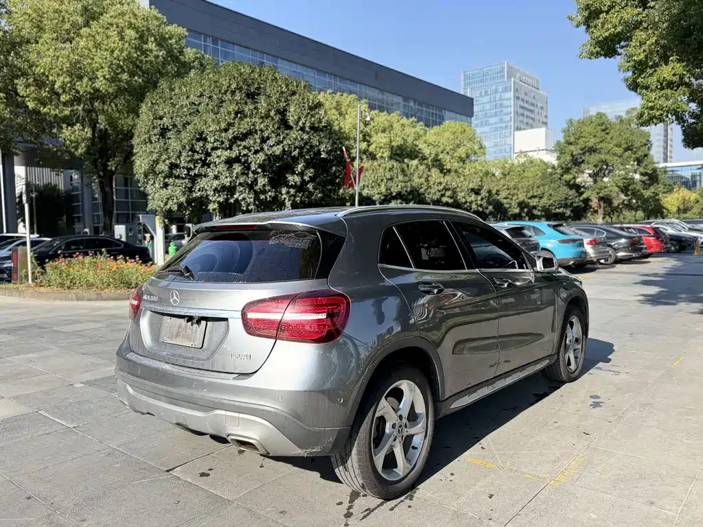 Mercedes-Benz GLA — миниатюра 8