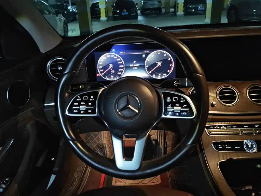 Mercedes-Benz E-Class — миниатюра 15