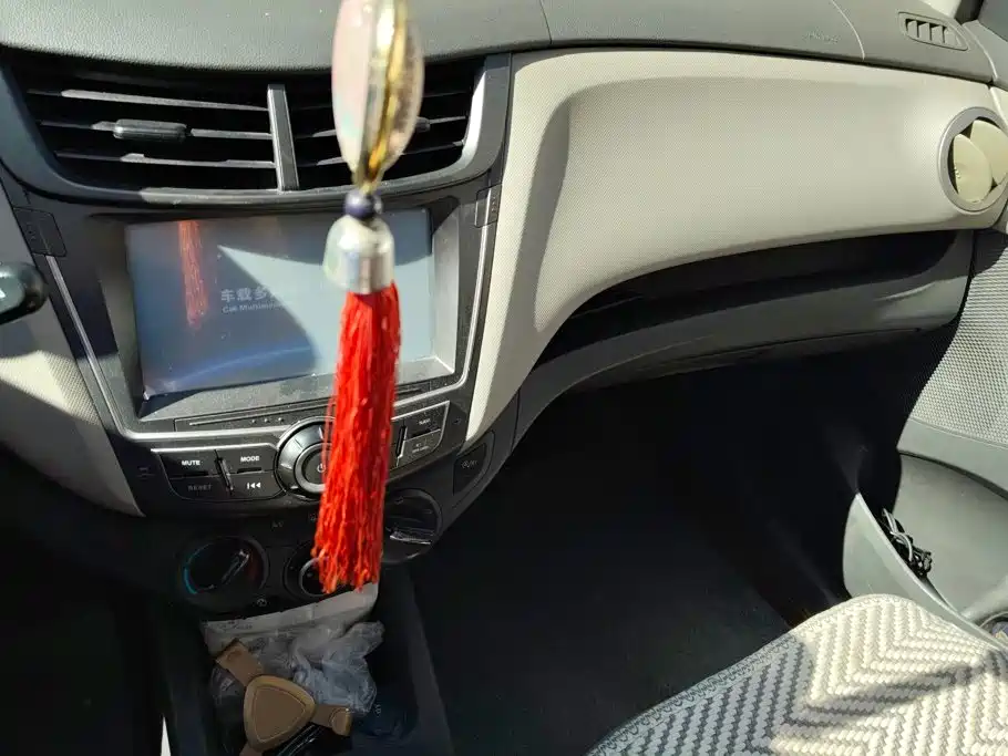 Chevrolet Sail — миниатюра 13
