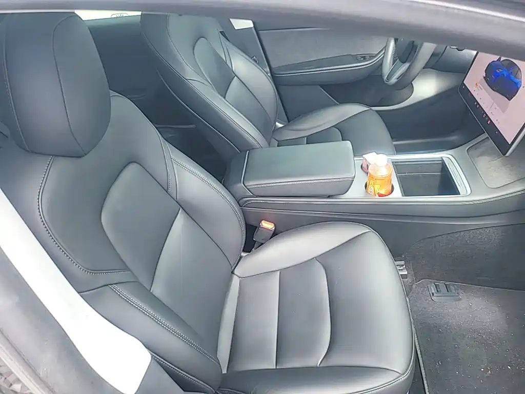 Tesla Model Y — миниатюра 25