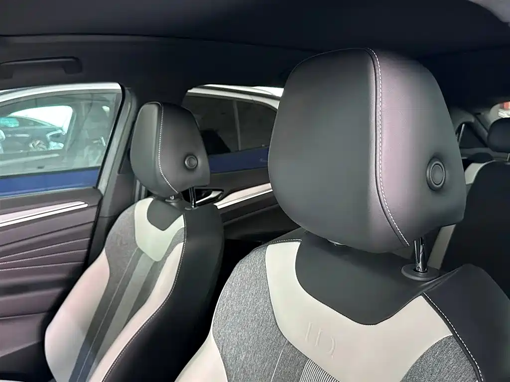 Volkswagen ID.4 Crozz — миниатюра 4