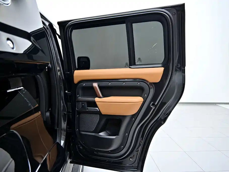 Land Rover Defender — миниатюра 23