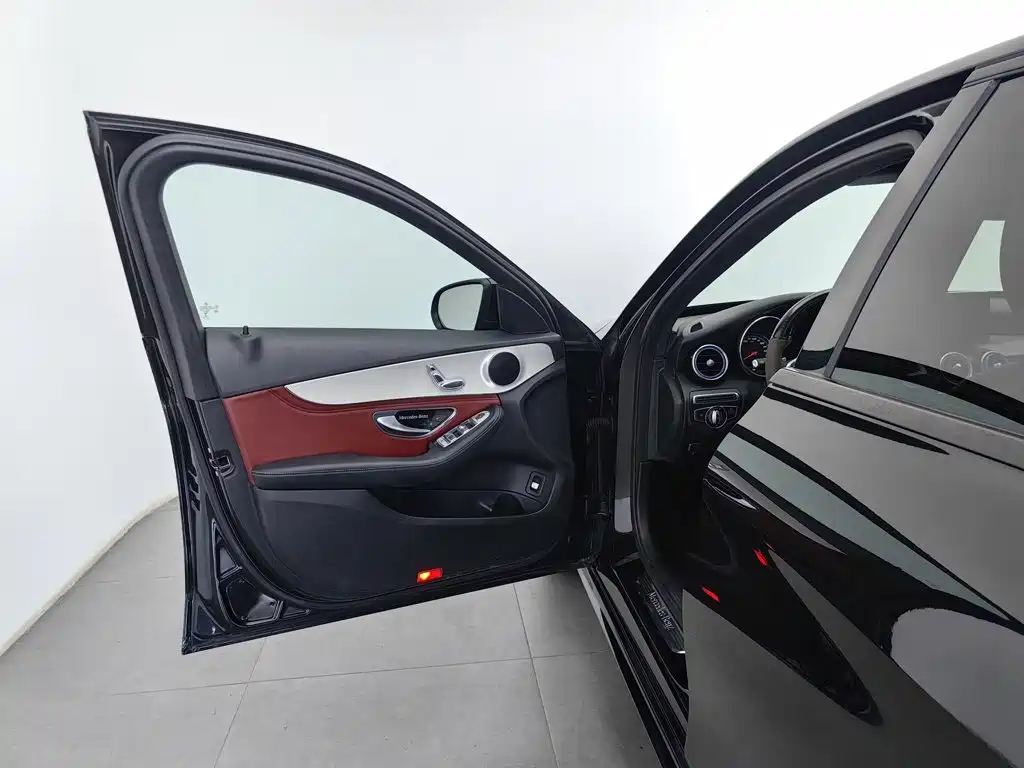 Mercedes-Benz C-Class — миниатюра 8
