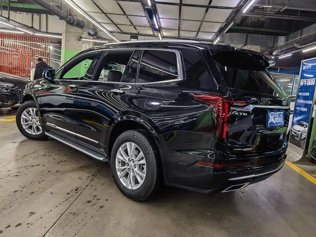 CADILLAC XT6