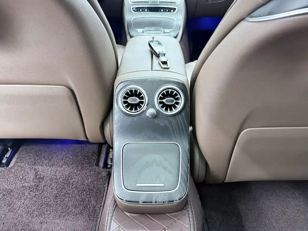 Mercedes-Benz E-Class — миниатюра 11