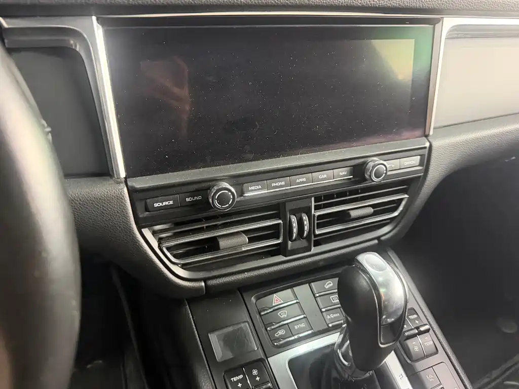 Porsche Macan — миниатюра 6