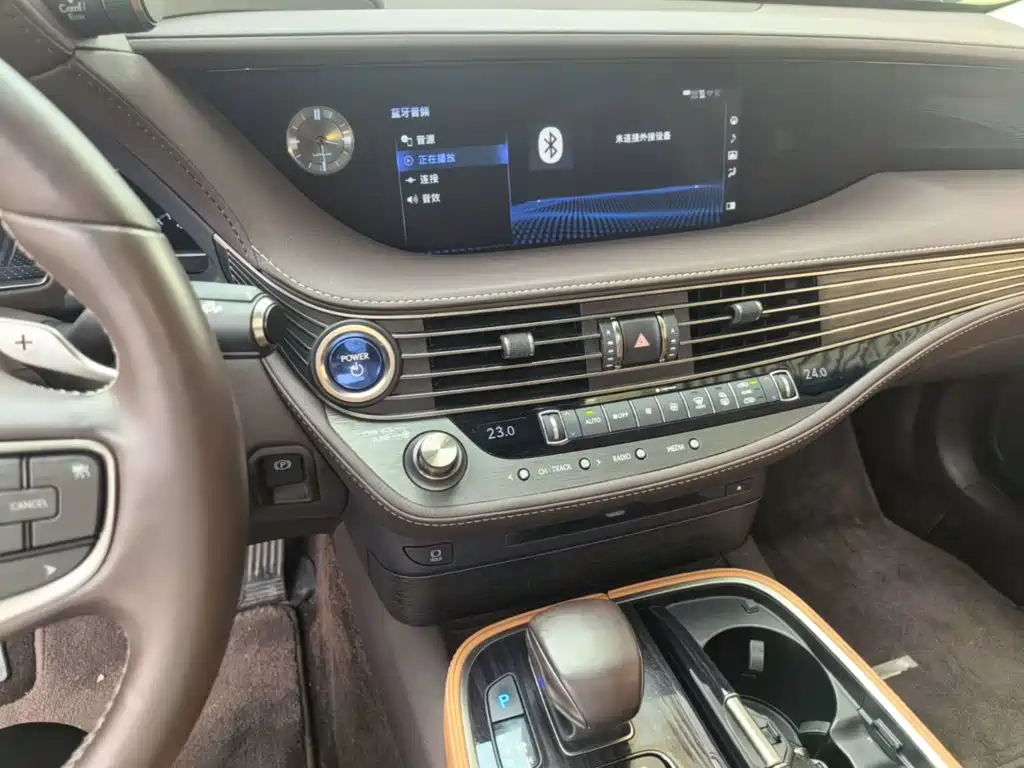 Lexus LS — миниатюра 13