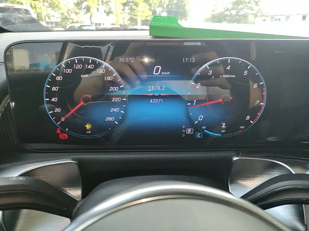Mercedes-Benz GLB — миниатюра 12