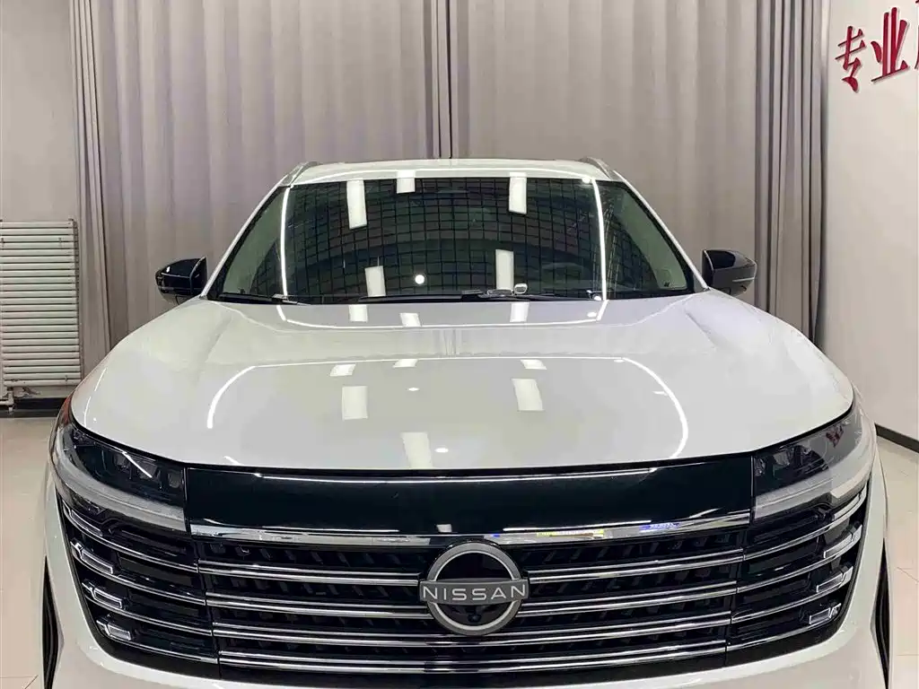 NISSAN EXPLORING THE LAND