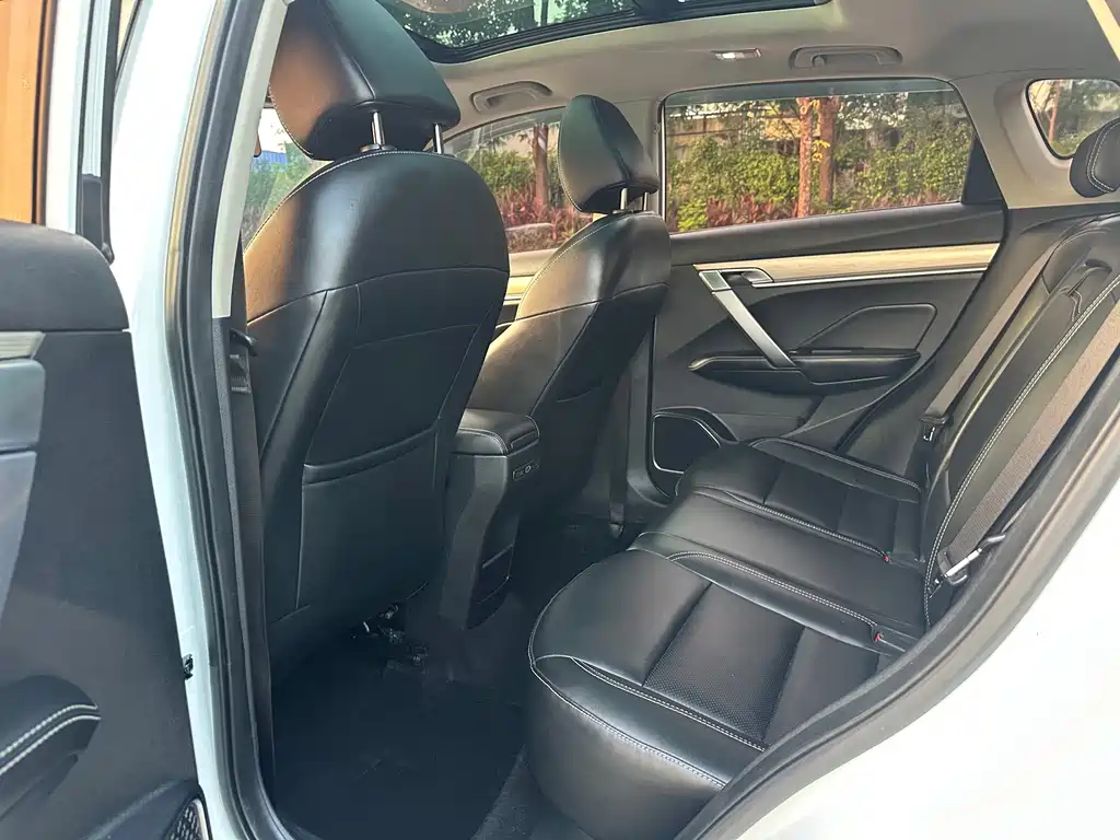 Geely Binyue — миниатюра 9