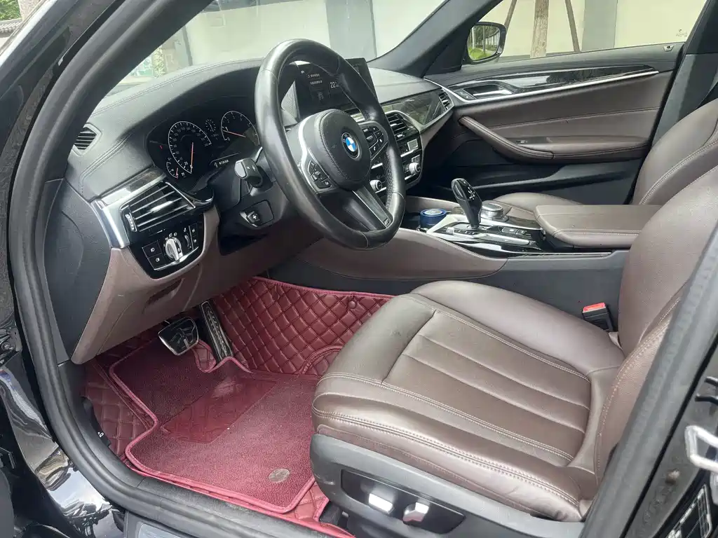 BMW 5 Series — миниатюра 10