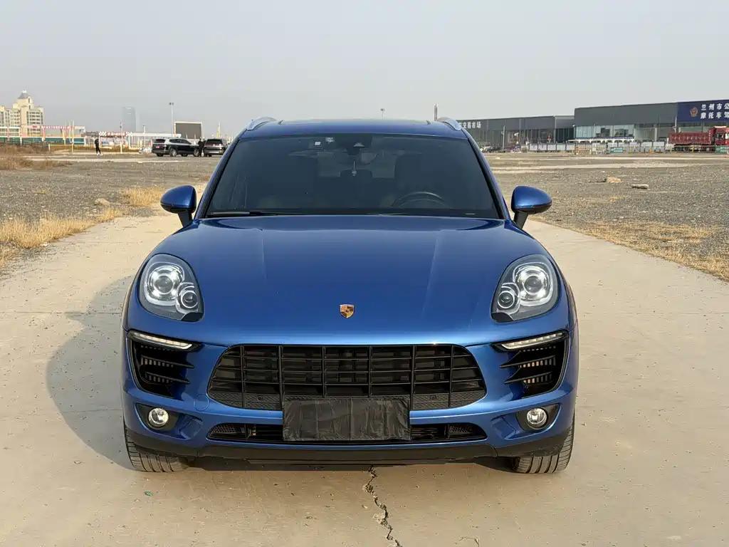 PORSCHE MACAN