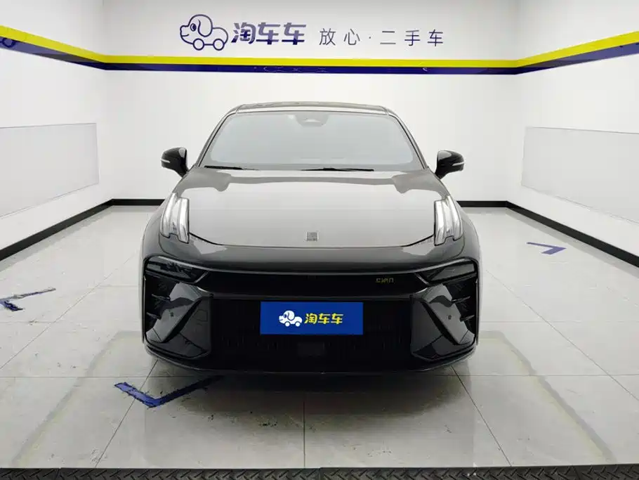 Lynk & Co 03