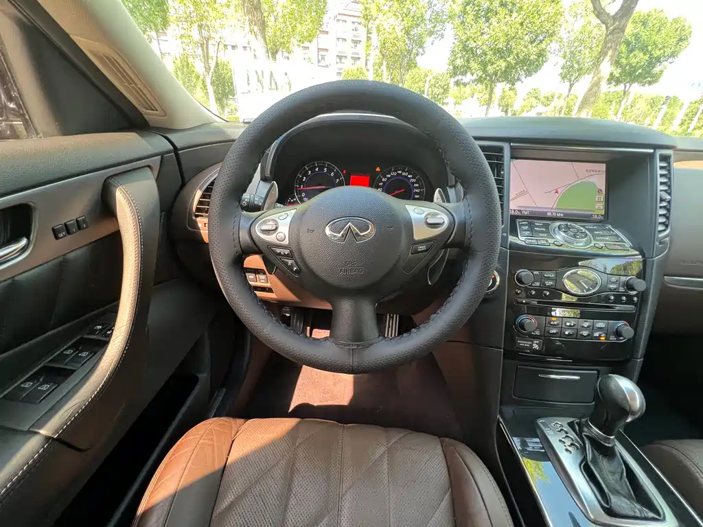 Infiniti FX — миниатюра 12