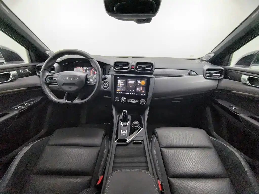 Lynk & Co 02 Hatchback — миниатюра 5