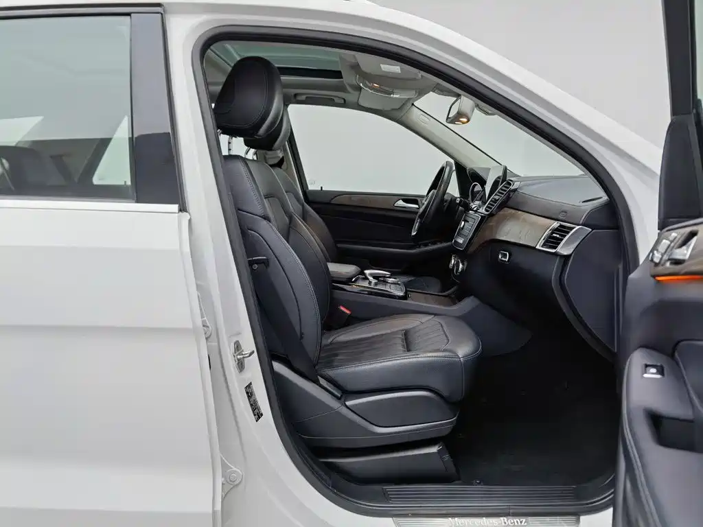 Mercedes-Benz GLE (Import) — миниатюра 23