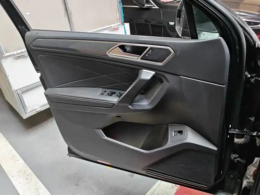 Volkswagen Tiguan L — миниатюра 7