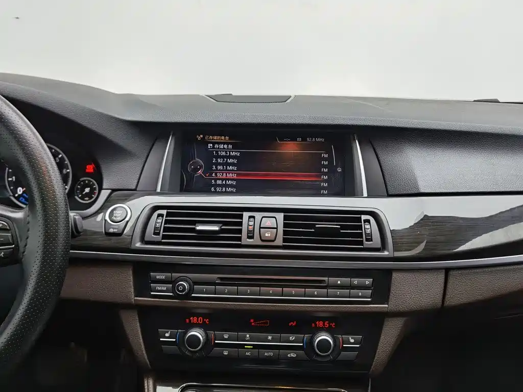 BMW 5 Series — миниатюра 12