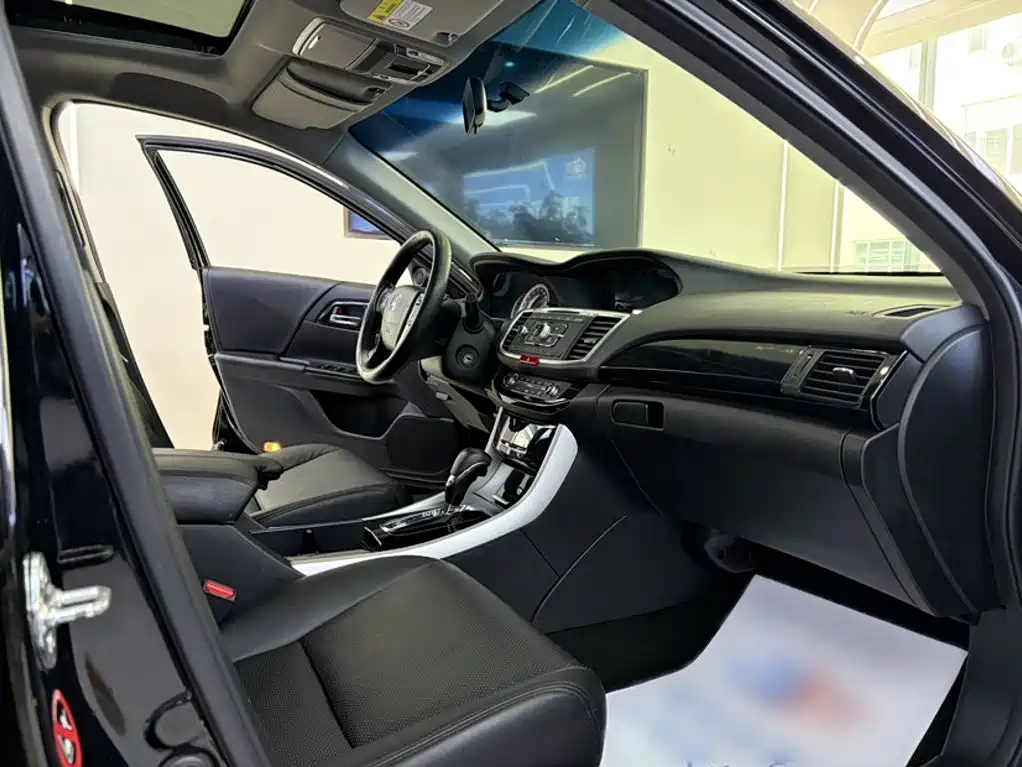 Honda Accord — миниатюра 11