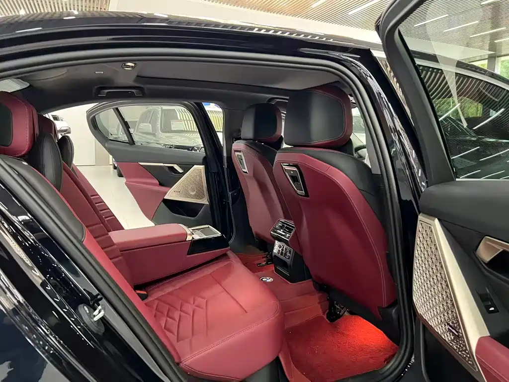 BMW 5 Series — миниатюра 11