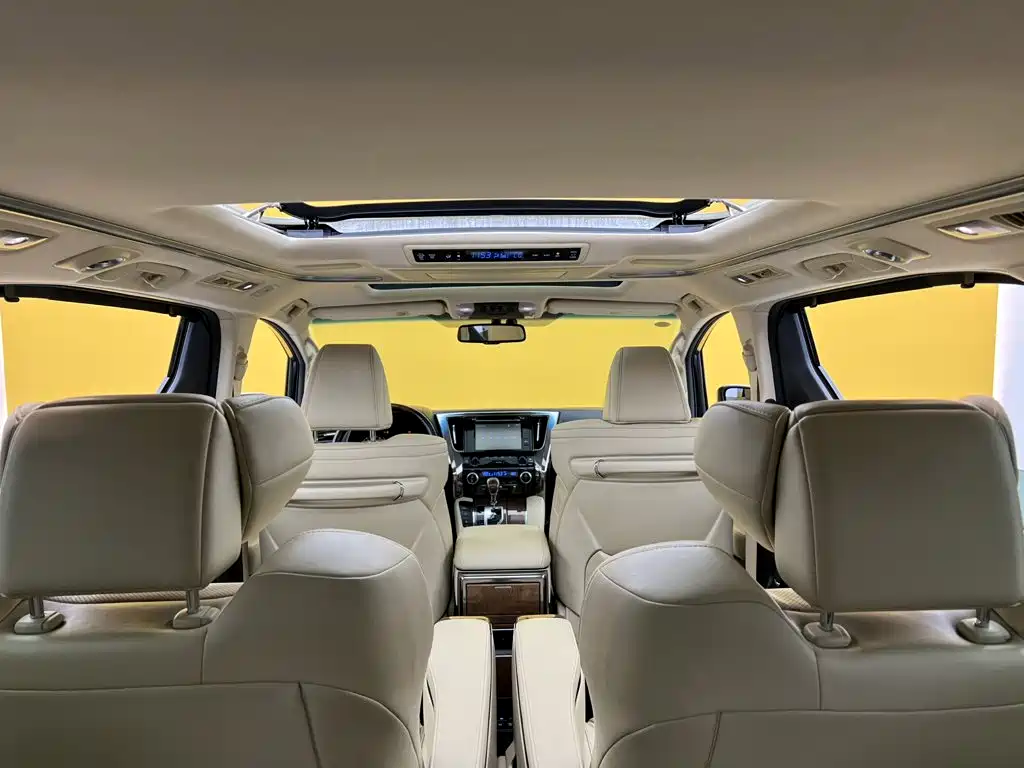 Toyota Alphard — миниатюра 41