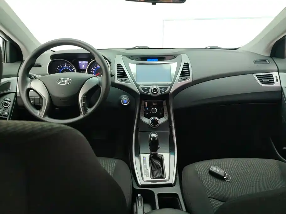 Hyundai Elantra Langdong — миниатюра 12