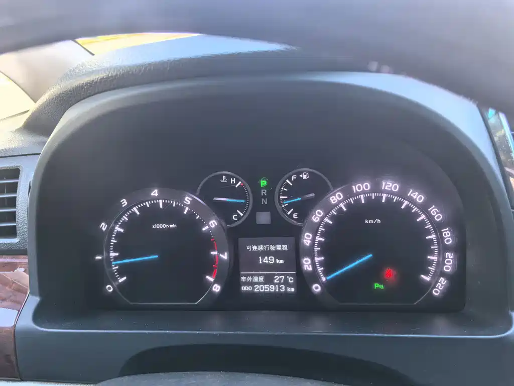 Toyota Alphard — миниатюра 30