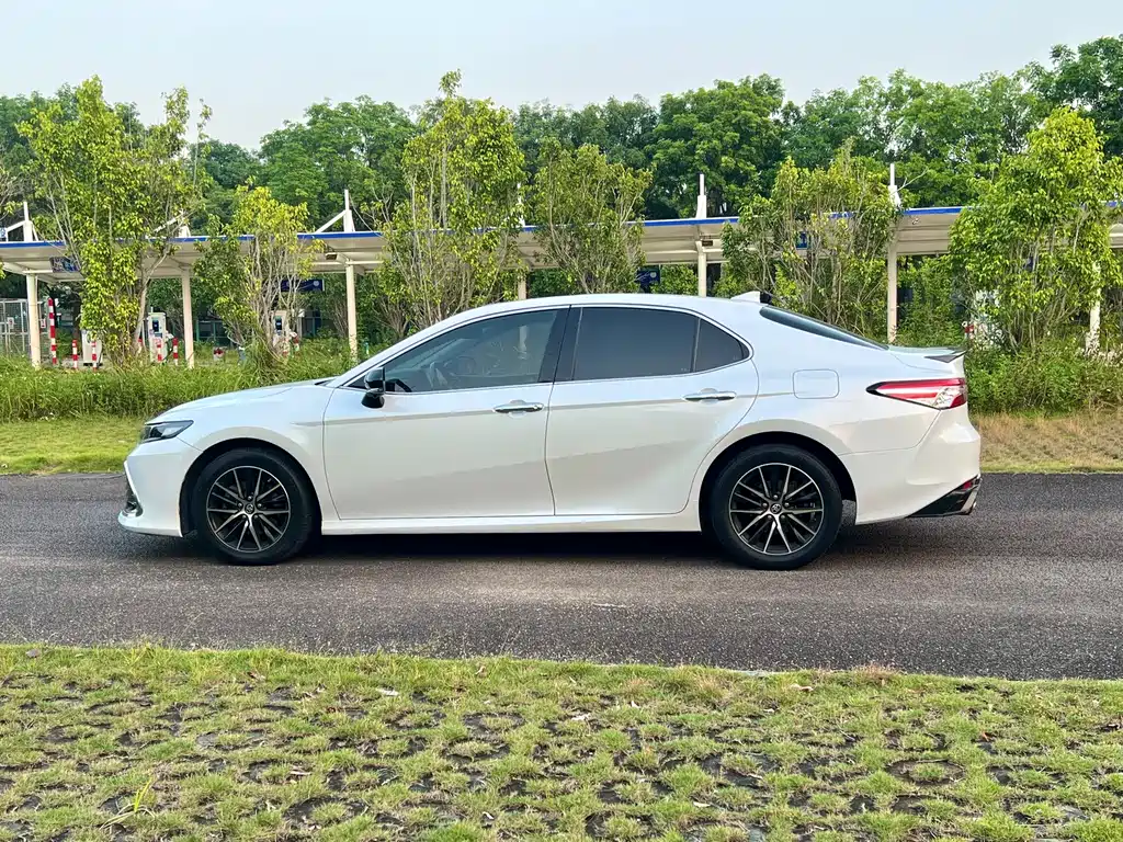 Toyota Camry — миниатюра 12