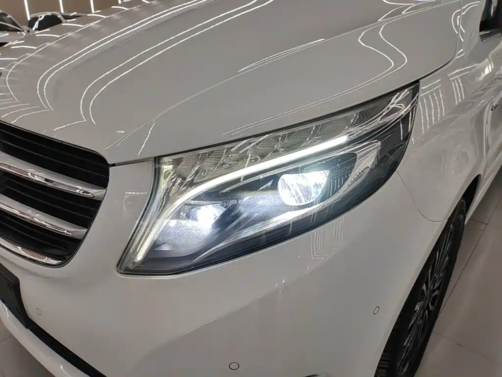 Mercedes-Benz V-Class — миниатюра 24