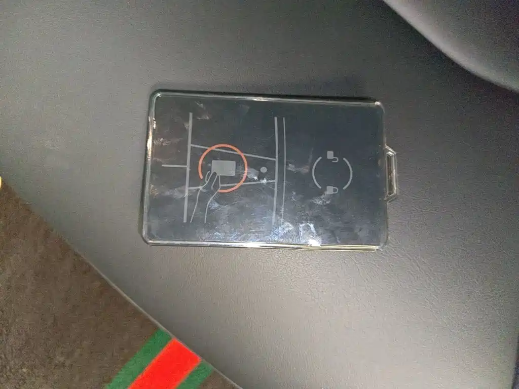Tesla Model Y — миниатюра 9