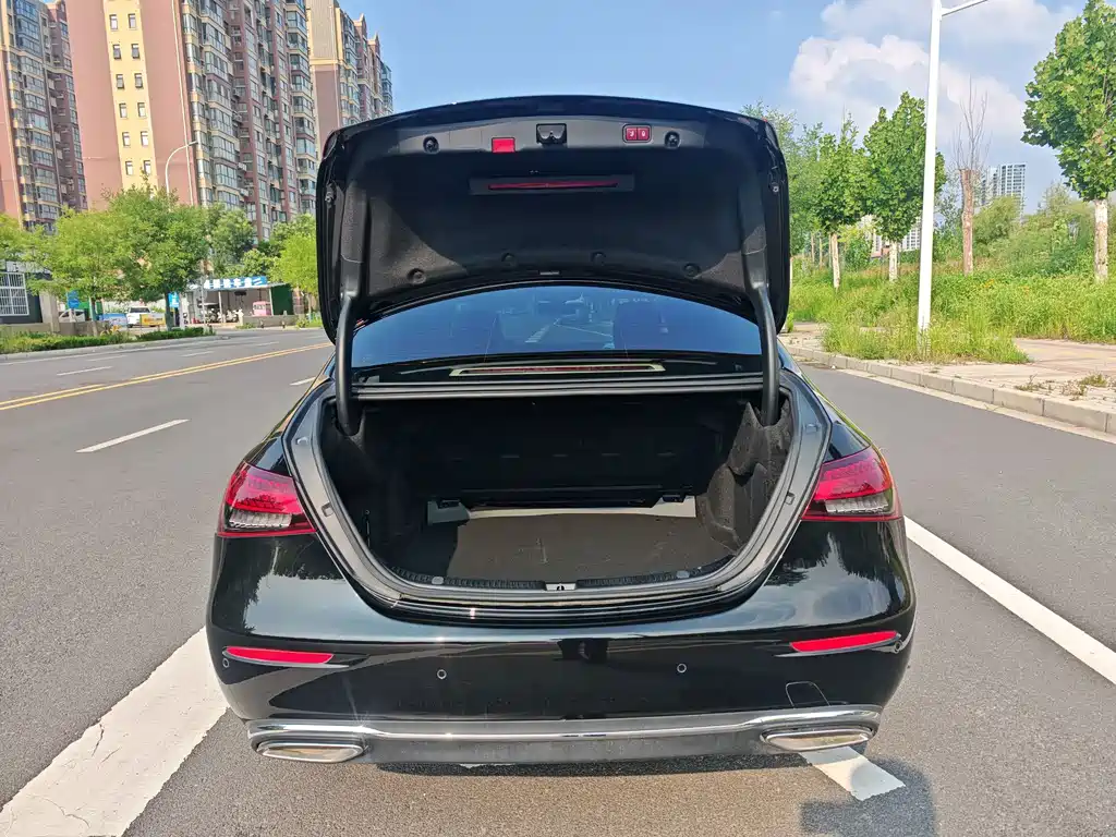 Mercedes-Benz E-Class — миниатюра 18