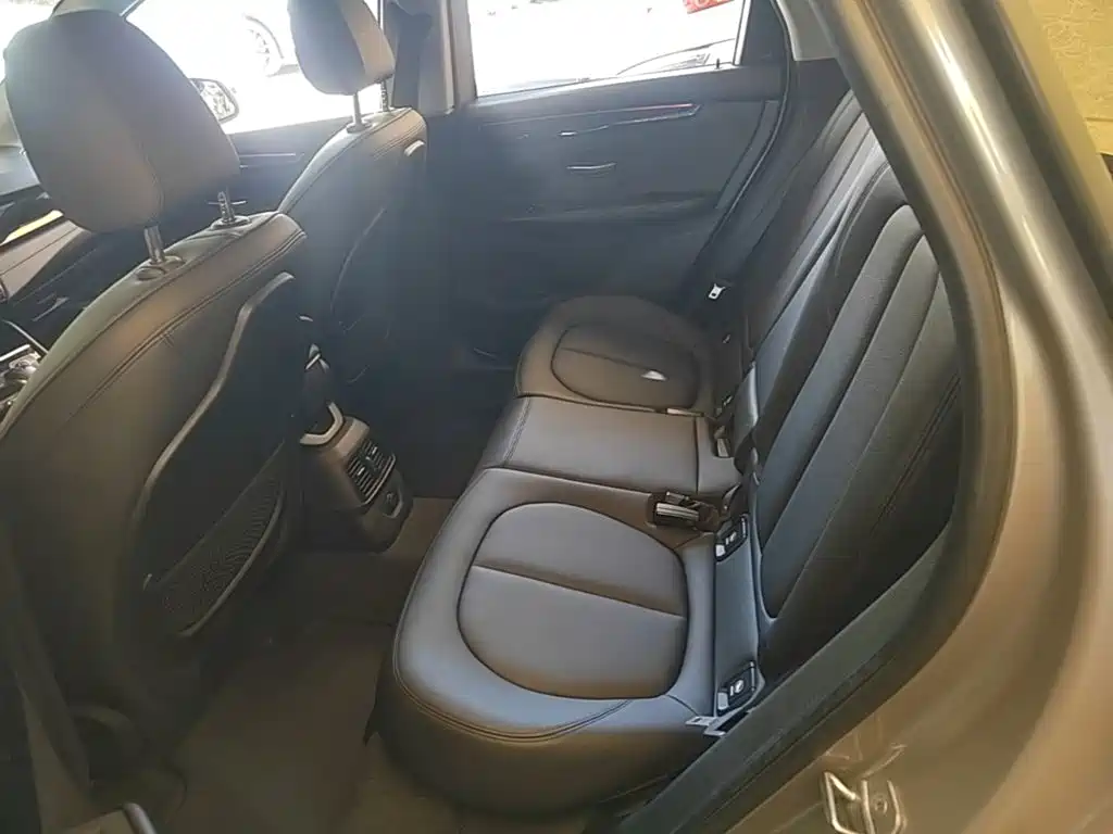 BMW 2 Series Active Tourer — миниатюра 17