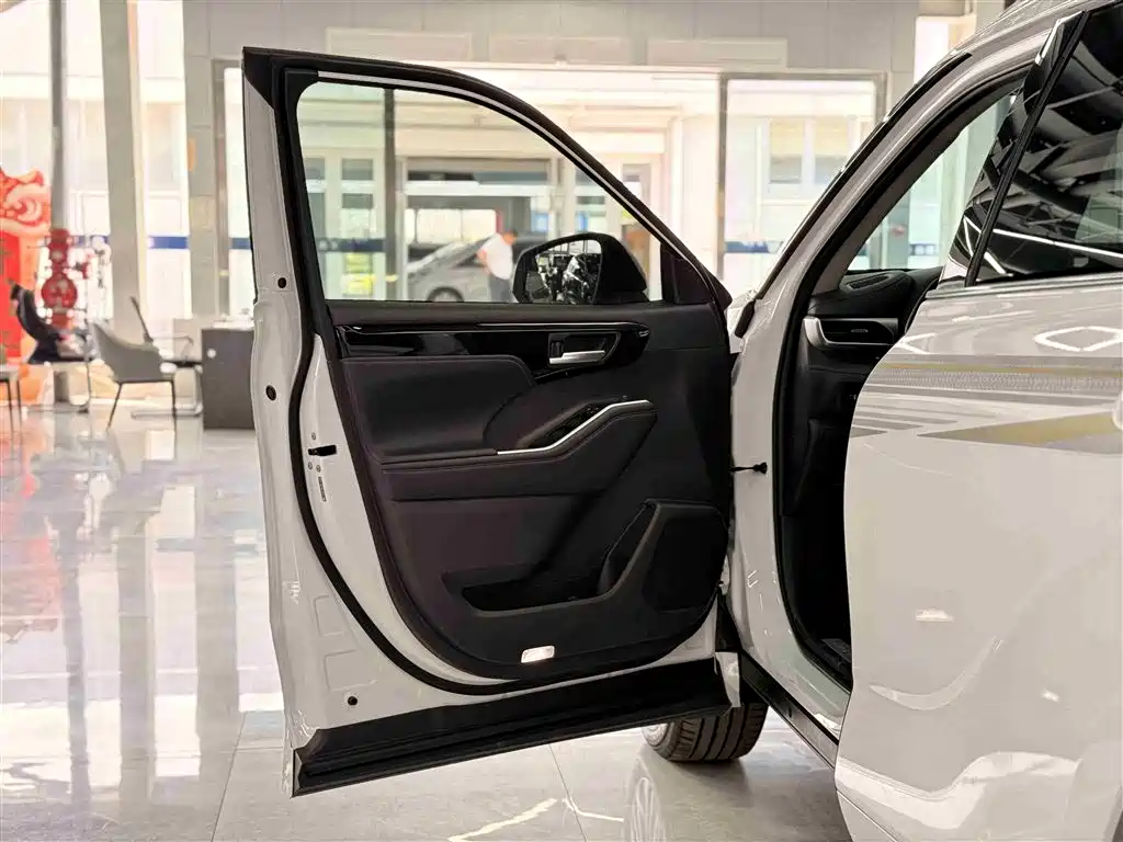 Toyota Highlander 2023 2.5L Luxury 7 мест