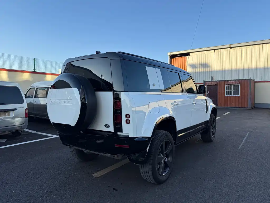 LAND ROVER DEFENDER