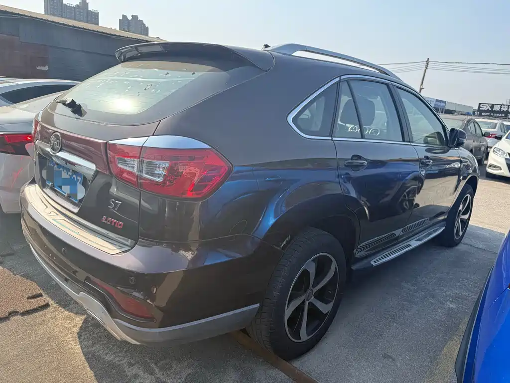 BYD S7