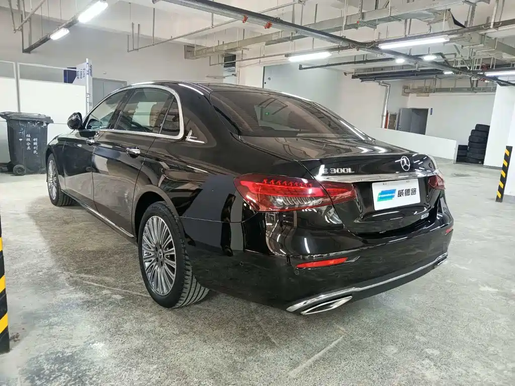 Mercedes-Benz E-Class — миниатюра 6