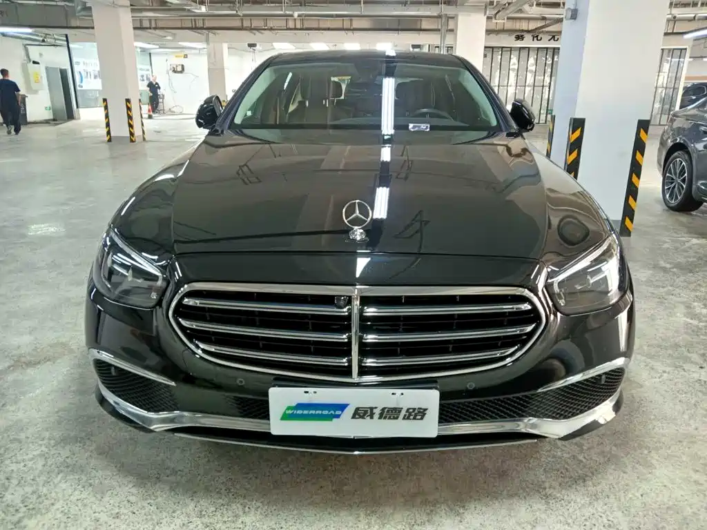 Mercedes-Benz E-Class — миниатюра 2
