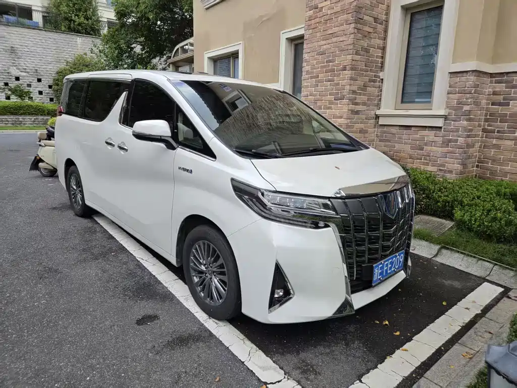 Toyota Alphard — миниатюра 2
